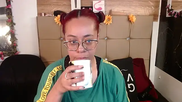 Snapshot of MIA__SPENCER chatting on April 21, 3:50 pm MIA SPENCER online show from April 21, 3:50 pm