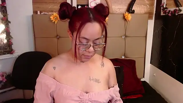 Snapshot of MIA__SPENCER chatting on April 29, 7:20 pm MIA SPENCER online show from April 29, 7:20 pm