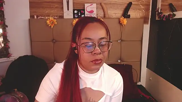 Snapshot of MIA__SPENCER chatting on April 30, 8:04 pm MIA SPENCER online show from April 30, 8:04 pm