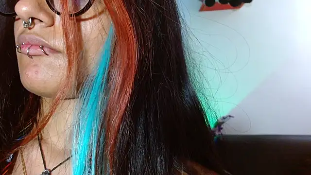 carolinerue online show from November 24, 7:13 pm