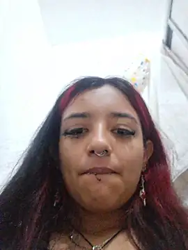 carolinerue online show from April 26, 11:46 pm