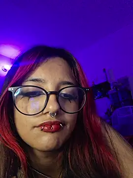 carolinerue online show from April 27, 11:52 am