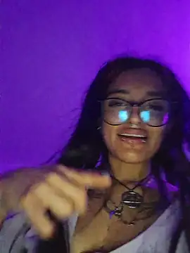 Snapshot of carolinerue chatting on May 8, 10:59 pm carolinerue online show from May 8, 10:59 pm
