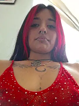 Snapshot of carolinerue chatting on May 22, 10:15 pm carolinerue online show from May 22, 10:15 pm