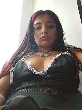 Snapshot of carolinerue chatting on May 23, 10:47 pm carolinerue online show from May 23, 10:47 pm