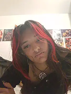 Snapshot of carolinerue chatting on May 31, 3:58 am carolinerue online show from May 31, 3:58 am