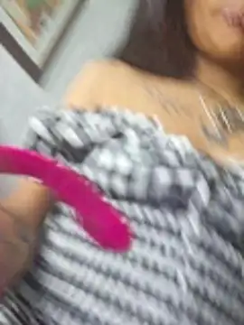Snapshot of carolinerue chatting on June 1, 8:05 am carolinerue online show from June 1, 8:05 am
