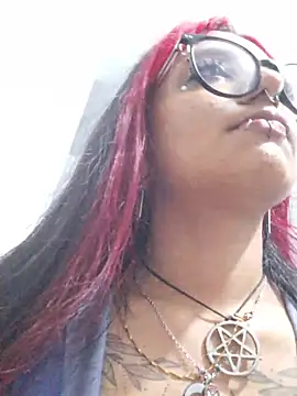 Snapshot of carolinerue chatting on June 8, 9:09 am carolinerue online show from June 8, 9:09 am