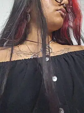 Snapshot of carolinerue chatting on June 18, 6:34 pm carolinerue online show from June 18, 6:34 pm