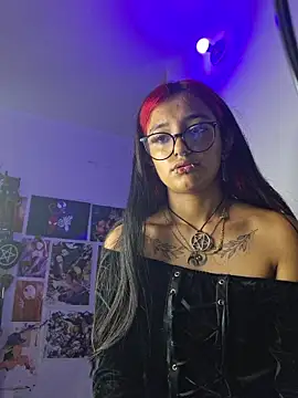 carolinerue online show from June 21, 12:13 am