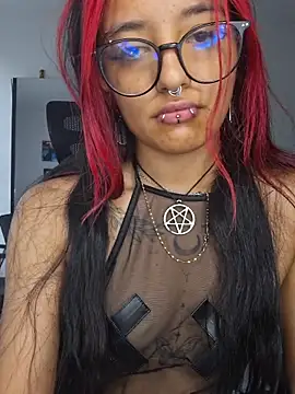 carolinerue online show from June 27, 10:04 pm