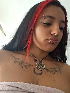 carolinerue online show from July 3, 7:31 pm