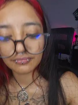 carolinerue online show from July 19, 12:47 am