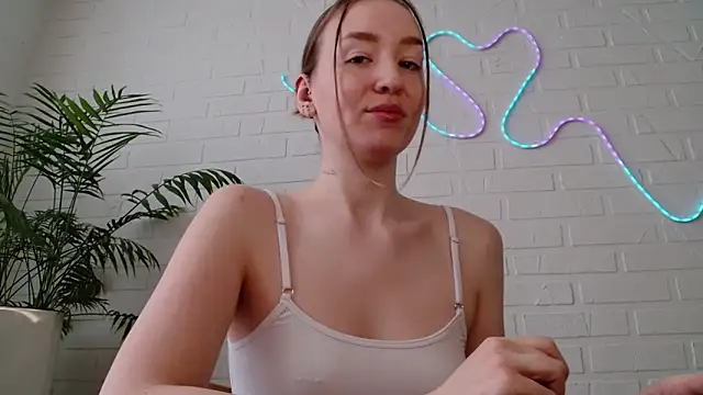 WhitePrincessLuna online show from February 19, 10:00 am