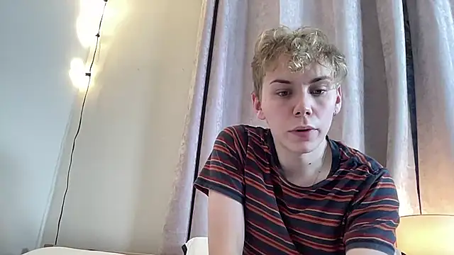 Snapshot of scottishtwink01 chatting on September 10, 7:03 pm scottishtwink01 online show from September 10, 7:03 pm