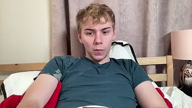 Snapshot of scottishtwink01 chatting on September 18, 2:13 am scottishtwink01 online show from September 18, 2:13 am