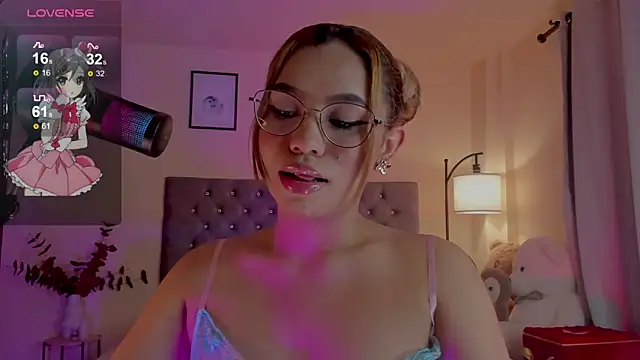 Snapshot of OxanaFedorova1- chatting on December 13, 7:53 pm OxanaFedorova1- online show from December 13, 7:53 pm