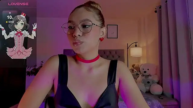 Snapshot of OxanaFedorova1- chatting on May 7, 8:25 pm OxanaFedorova1- online show from May 7, 8:25 pm