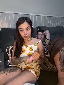 Snapshot of Bbzinha_18 chatting on November 4, 4:00 am Bbzinha 18 online show from November 4, 4:00 am