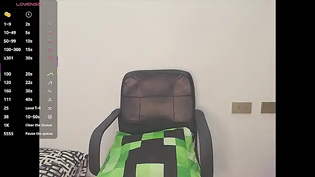 Snapshot of Isis_Bladee chatting on June 11, 9:46 pm Isis Bladee online show from June 11, 9:46 pm