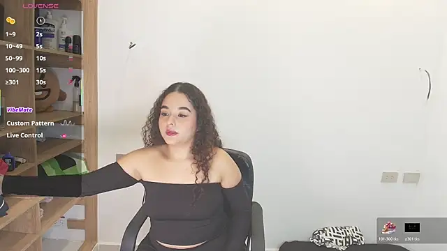 Snapshot of Isis_Bladee chatting on June 16, 6:38 am Isis Bladee online show from June 16, 6:38 am