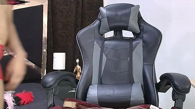 luna brown7 online show from December 17, 7:03 am