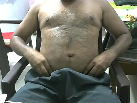 Snapshot of Famit025 chatting on December 13, 9:20 pm Famit025 online show from December 13, 9:20 pm