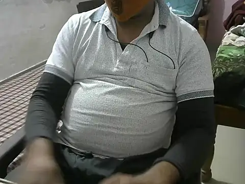 Snapshot of Famit025 chatting on January 9, 5:37 pm Famit025 online show from January 9, 5:37 pm