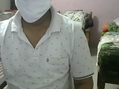 Snapshot of Famit025 chatting on February 9, 5:50 pm Famit025 online show from February 9, 5:50 pm