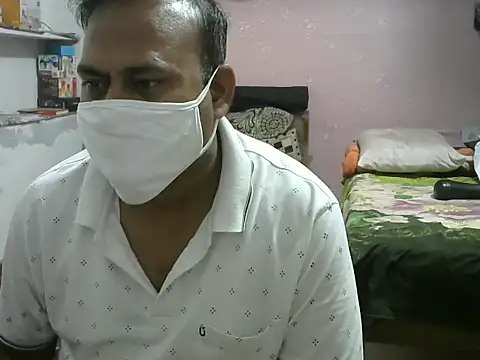 Snapshot of Famit025 chatting on February 14, 5:32 pm Famit025 online show from February 14, 5:32 pm