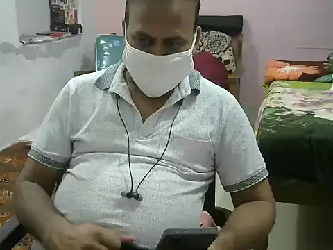 Snapshot of Famit025 chatting on February 15, 6:15 pm Famit025 online show from February 15, 6:15 pm