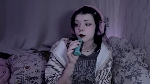 Snapshot of Alice_Zev chatting on April 10, 12:16 am Alice Zev online show from April 10, 12:16 am