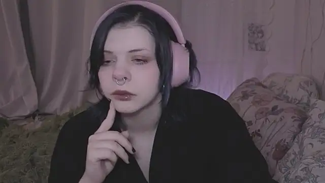 Snapshot of Alice_Zev chatting on April 15, 12:28 am Alice Zev online show from April 15, 12:28 am