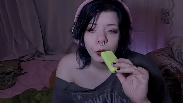 Snapshot of Alice_Zev chatting on April 16, 12:22 am Alice Zev online show from April 16, 12:22 am