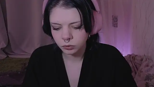 Snapshot of Alice_Zev chatting on April 18, 12:36 am Alice Zev online show from April 18, 12:36 am