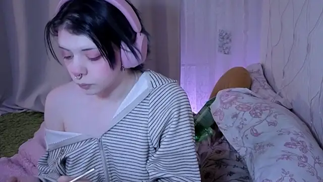 Snapshot of Alice_Zev chatting on April 24, 2:14 am Alice Zev online show from April 24, 2:14 am