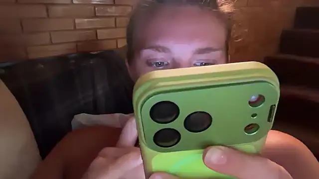 Snapshot of Elquoria chatting on June 5, 2:23 pm Elquoria online show from June 5, 2:23 pm