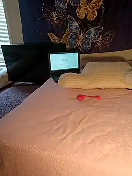 Snapshot of LuvTune chatting on April 12, 4:56 pm LuvTune online show from April 12, 4:56 pm