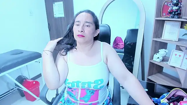 LeilaSmith  online show from May 27, 12:02 pm