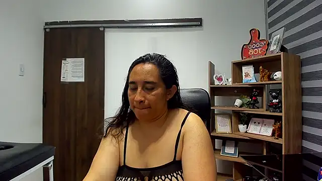 LeilaSmith  online show from July 9, 11:03 am