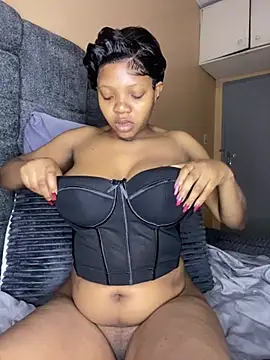 Snapshot of MilfBoobsxx chatting on June 29, 1:23 am MilfBoobsxx online show from June 29, 1:23 am