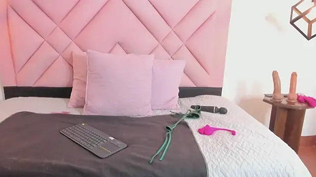 Caroline daring online show from July 6, 3:03 pm
