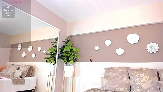 VictoriaShelby online show from October 13, 12:05 pm