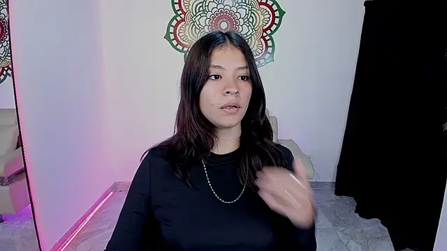Snapshot of Candy_fox_19 chatting on June 11, 2:59 pm Candy fox 19 online show from June 11, 2:59 pm