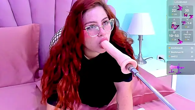 Snapshot of alana_glasses chatting on October 1, 12:00 pm alana glasses online show from October 1, 12:00 pm