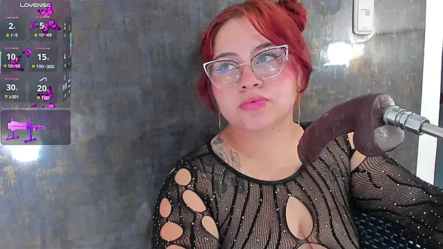 Snapshot of alana_glasses chatting on October 18, 7:36 pm alana glasses online show from October 18, 7:36 pm