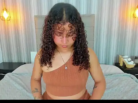 Snapshot of Sofiapassionne chatting on May 29, 1:42 pm Sofiapassionne online show from May 29, 1:42 pm