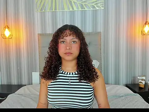 Snapshot of Sofiapassionne chatting on June 4, 1:50 pm Sofiapassionne online show from June 4, 1:50 pm