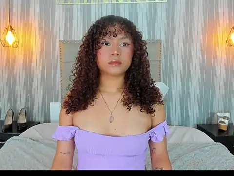 Snapshot of Sofiapassionne chatting on June 10, 1:54 pm Sofiapassionne online show from June 10, 1:54 pm