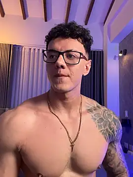 Thomas Falcon online show from October 3, 1:13 am